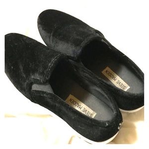 Steve Madden black velvet slip on
